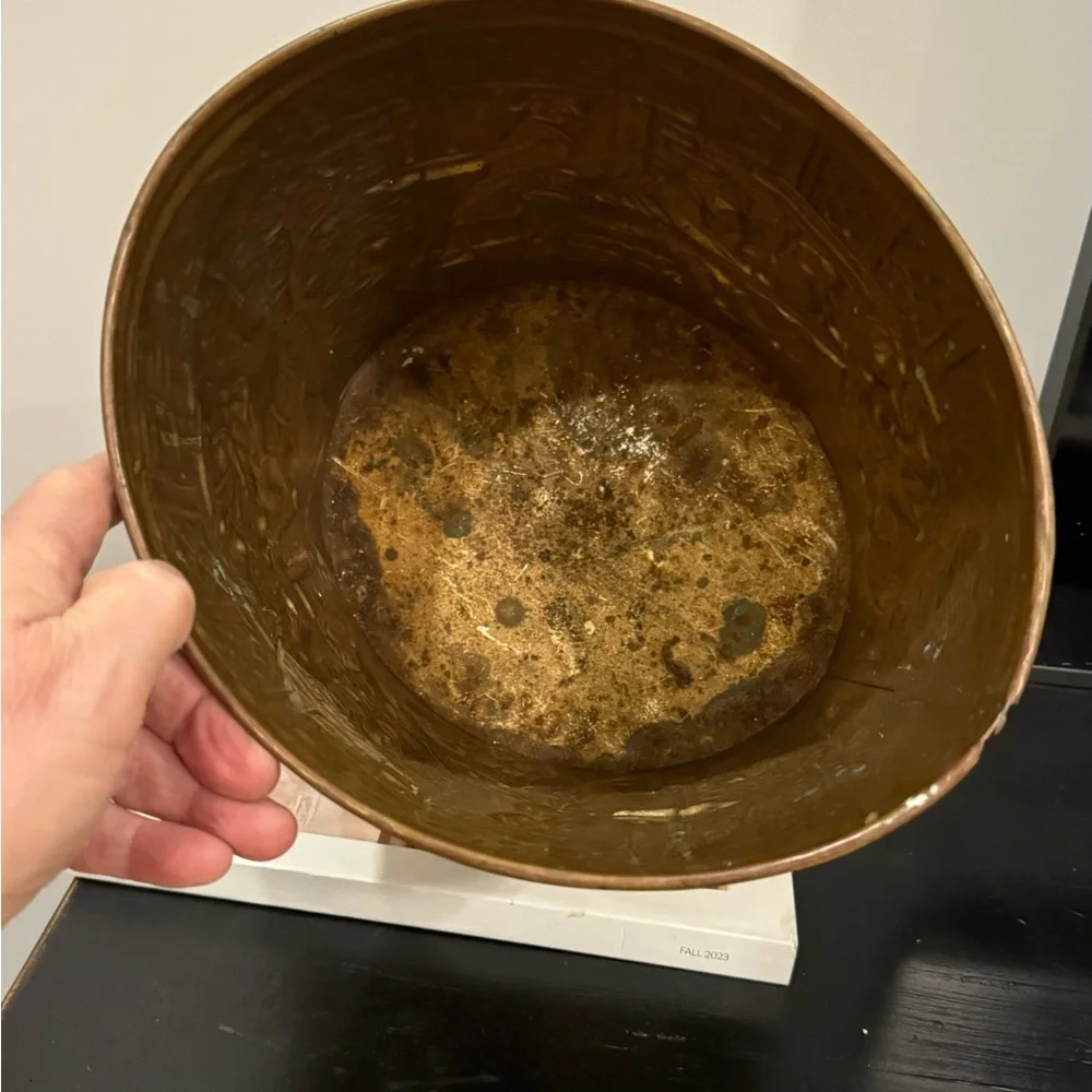 Midcentry Oval Hammered Brass Planter/Container